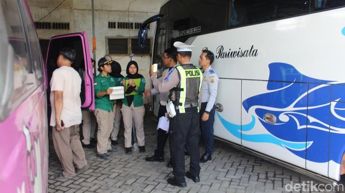 Satlantas Polres Trenggalek Ramp Check Angkutan Pariwisata