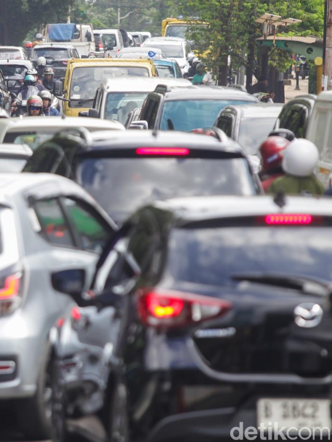 Proyek Galian Bikin Macet Parah, Pengendara Bisa Terjebak Lebih dari Sejam di Veteran Raya