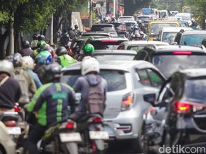 Proyek Galian Bikin Macet Parah, Pengendara Bisa Terjebak Lebih dari Sejam di Veteran Raya