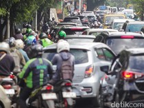 Proyek Galian Bikin Macet Parah, Pengendara Bisa Terjebak Lebih dari Sejam di Veteran Raya
