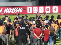 Tomas Trucha soal Suporter PSM Ngamuk-Masuk Lapangan: Hak Penggemar