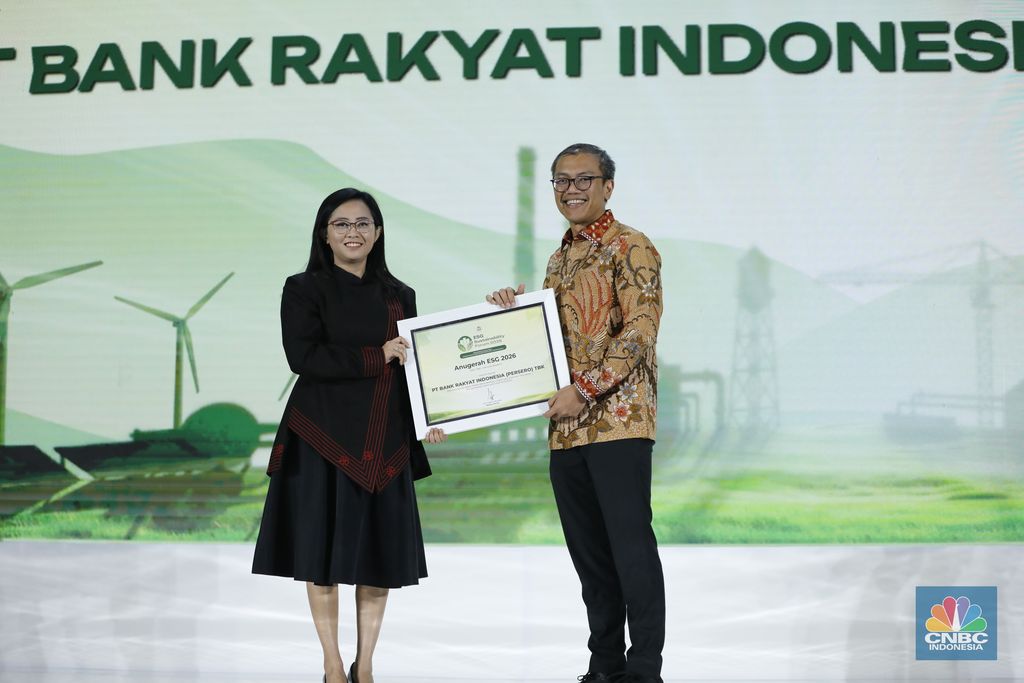 PT Bank Rakyat Indonesia (Persero) Tbk meraih anugerah ESG 2026 dalam acara ESG Sutainability Forum 2026 di Jakarta, Selasa (3/2/2026). (CNBC Indonesia Tri Susilo)