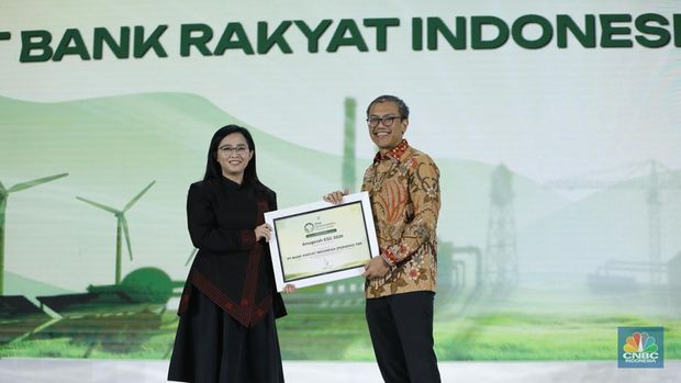 PT Bank Rakyat Indonesia (Persero) Tbk meraih anugerah ESG 2026 dalam acara ESG Sutainability Forum 2026 di Jakarta, Selasa (3/2/2026). (CNBC Indonesia Tri Susilo)
