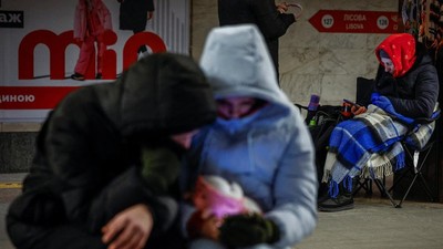 Serangan Rusia Menggila, Warga Kyiv Berlindung di Stasiun Metro di Tengah Suhu Ekstrem