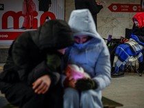 Serangan Rusia Menggila, Warga Kyiv Berlindung di Stasiun Metro di Tengah Suhu Ekstrem