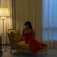 Nepo baby lain yang tidak segan mengaku hidup mewah karena orang tua adalah Dorna Kash. Wanita 32 tahun yang tinggal di Singapura tersebut merupakan putri seorang taipan minyak Iran. Foto: Instagram