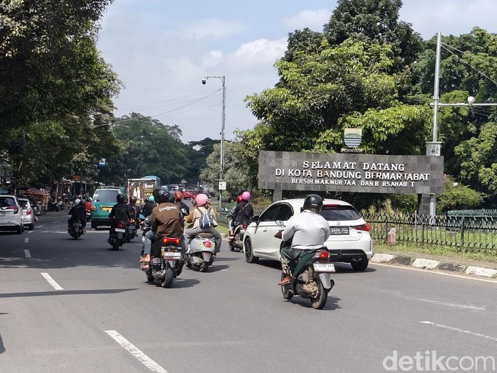 Menjajal 13 Km Bandung di Luar Jam Sibuk: Lengang, Tapi Macet Masih Ada