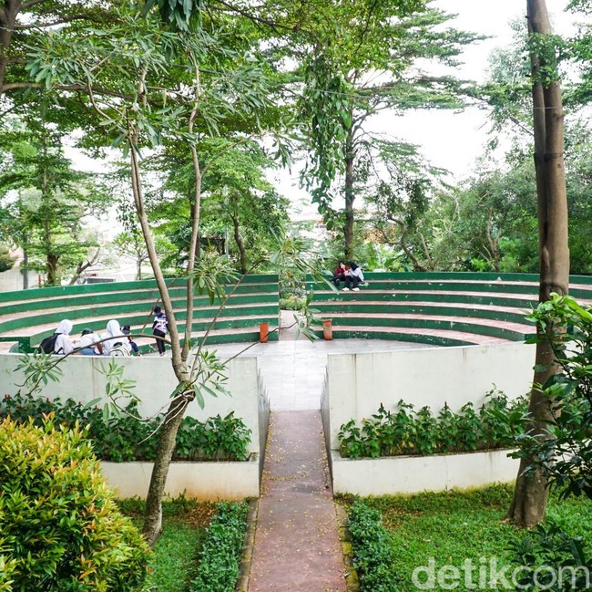 Taman Kopi Jadi Ruang Santai Warga Pasar Rebo