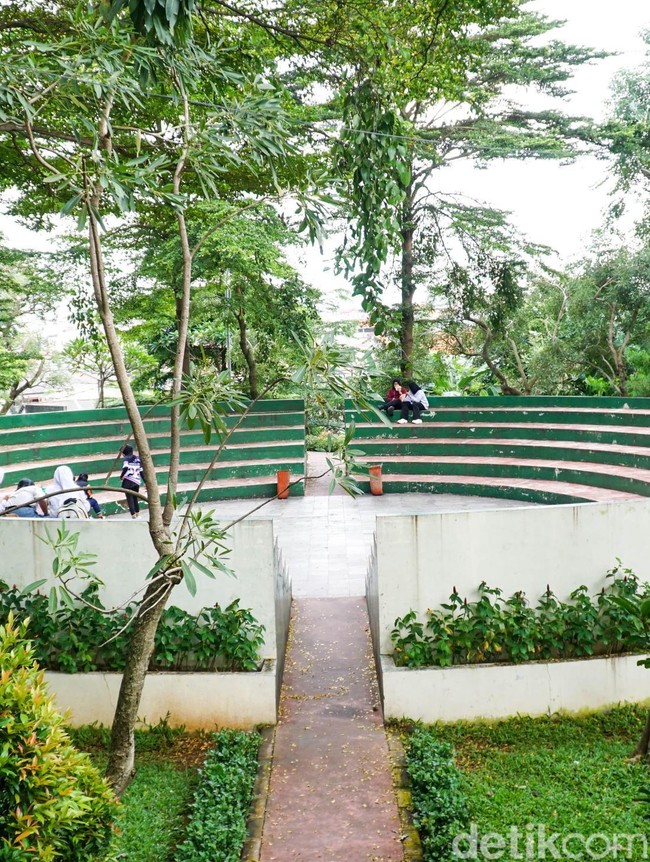 Taman Kopi Jadi Ruang Santai Warga Pasar Rebo