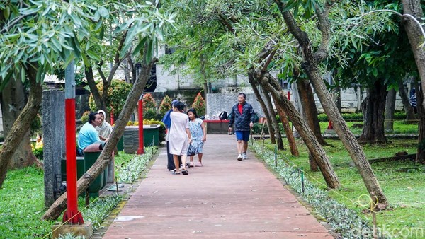 Taman Kopi Pasar Rebo Jadi Tempat Favorit Warga Menikmati Sore