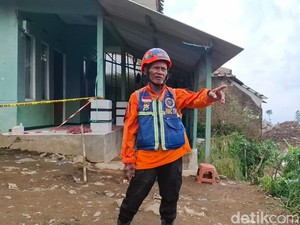 Cerita Relawan Lansia Asal Mojokerto Terlibat SAR Longsor di Cisarua