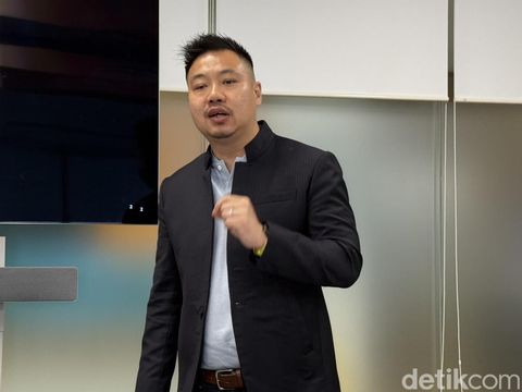 Amazon Web Services (AWS) Amazon Web Services (AWS)