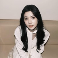 Di posisi teratas Lu Yuxiao menjadi aktris China terpopuler pada awal Februari 2026. Popularitasnya meningkat setelah membintangi Love Between Lines bersama Chen Xing Xu. Foto: Dok. Weibo, Instagram