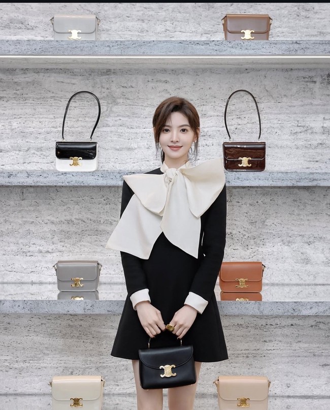 Zhang Ruonan memulai debutnya pada 2017 lewat film Cry Me a Sad River. My Boss, Love in Pavillion, dan The First Forst merupakan drama China yang pernah diperankan Zhang Ruonan. Foto: Dok. Weibo, Instagram