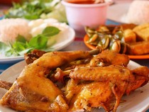 Pernah Coba? 5 Ayam Goreng Tertua di Jakarta yang Enaknya Konsisten!