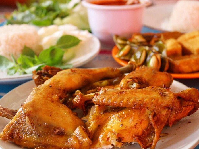 Pernah Coba? 5 Ayam Goreng Tertua di Jakarta yang Enaknya Konsisten!