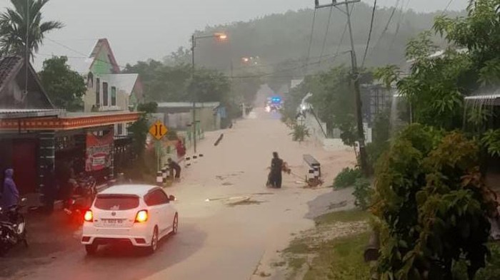 Hujan Deras, Banjir Bandang Terjang Desa Gondang Bojonegoro