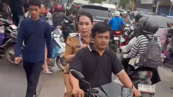 Viral Naik Motor Tanpa Helm di Bogor, Bupati Sumba Barat Daya Buka Suara