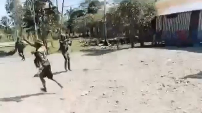 Detik-detik KKB Tembak Pekerja Asal Tana Toraja di SMP Yakpesmi Yahukimo