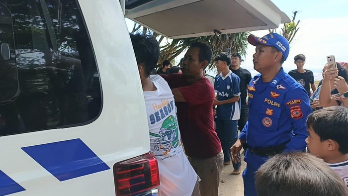 Dua Wisatawan Bandung Tenggelam di Karangpapak, Satu Tewas