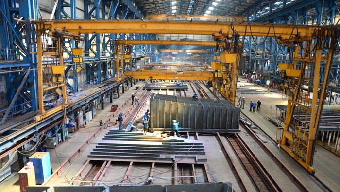 BUMN Wajib Beli Produk PAL & INKA demi Tekan Impor