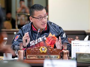 Banyak Jalan Rusak Usai Banjir, Kenneth DPRD DKI Desak Pemprov Bertindak Cepat