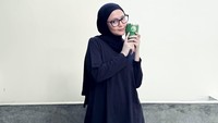 Indah Ningtyas mendapat banyak ucapan terkait kehamilan anak keempat. Terbaik memang. Congrats ya gaes, komen Tora Sudiro. Masyaallah sehat-sehat bumil cantik, komen Nabilah Ayu. (Foto: dok Instagram indhningtys)