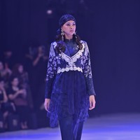 Seperti karya Ivan Gunawan lainnya, setiap busana tidak hanya menonjol secara visual, tetapi juga diciptakan untuk mengerti wanita, memperindah, dan memperkuat rasa percaya diri. Foto: Dok. Ivan Gunawan Prive.