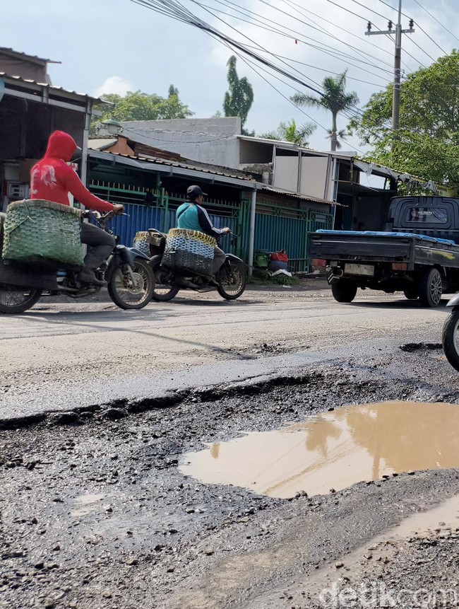 Awas Jalan Lingkar Timur Sidoarjo Berlubang