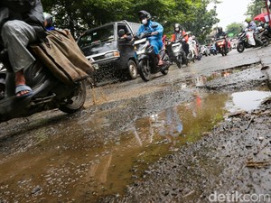 Benarkah Jalan Aspal Cepat Rusak karena Dilewati Kendaraan Berat? Ini Kata Pakar ITS