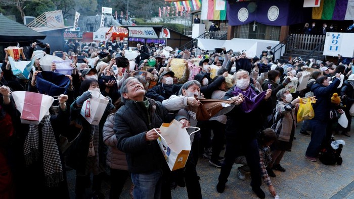 Tradisi Lempar Kacang Meriahkan Perayaan Setsubun di Tokyo