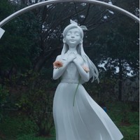 Keluarga memperingati setahun kematian Barbie Hsu di pemakaman Chin Pao San, Taipei Baru, pada Selasa, (2/1/2026). Acara tersebut sekaligus mengungkap patung memorial untuk mengenang Barbie. Foto: Weibo/Internet