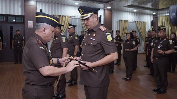 Kajati Sumut Lantik Kajari Medan dan 2 Asisten