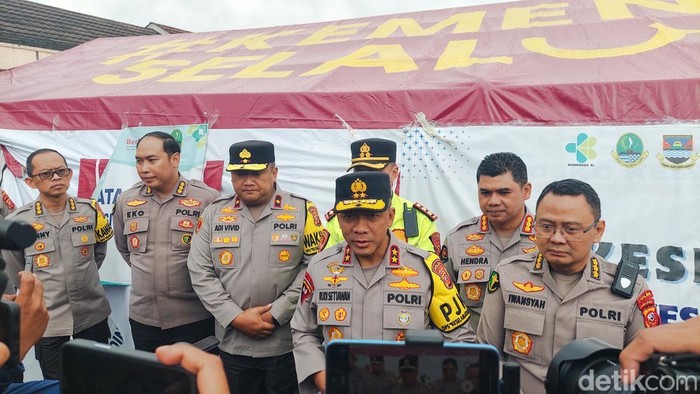 Hal yang Membuat Kapolda Jabar Lega Saat Tinjau Personel SAR Longsor Cisarua