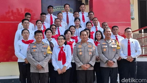 Kapolda NTT Irjen Rudi Darmoko berpose bersama seusai peresmian Ditres PPA dan PPO di Mapolda NTT, Rabu (4/2/2026).