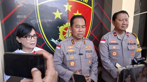 Kapolda NTT, Irjen Rudi Darmoko, saat diwawancarai di sela-sela peresmian Direktorat Reserse PPA dan PPO Polda NTT, Rabu (4/2/2026). (Yufengki Bria/detikBali)