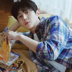 Kamu Gak Sendirian, Kim Seon Ho Juga Kaum Rebahan Kok