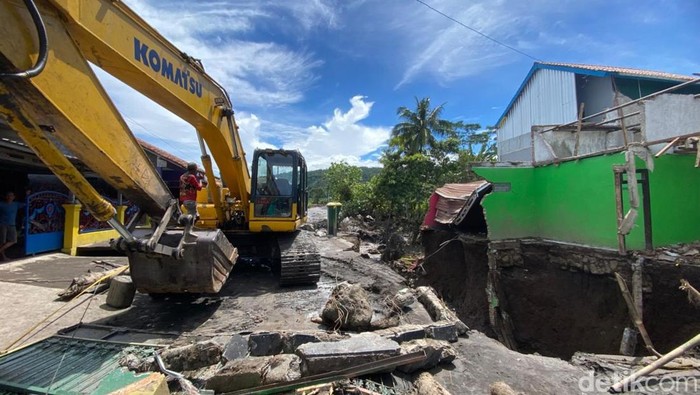 Kondisi bangunan rumah rusak pascabanjir di Bumiayu, Brebes.