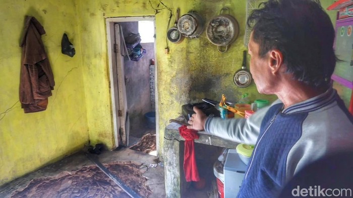 Kesaksian Fikri, Detik-detik Ibunya Terjatuh-Terseret Arus Sungai Cijagra