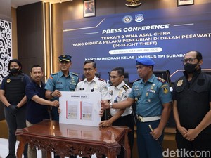2 WN China Ditangkap Usai Curi Uang Penumpang di Pesawat Jakarta-Surabaya