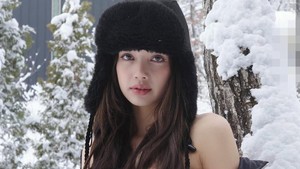 Melihat foto Lisa yang terbuka di tengah salju, banyak netizen mengirimkan emoji api. Foto: dok. Instagram @lalalalisa_m