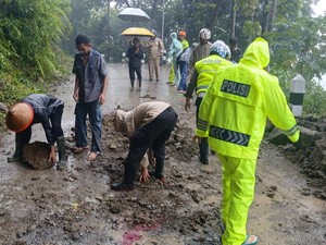 Longsor Terjadi di 3 Titik Ungaran Timur, Sempat Tutup Jalan
