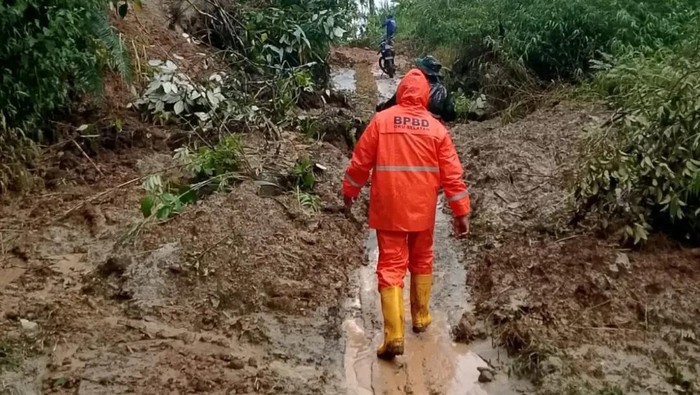 Longsor Kembali Terjadi di 4 Titik Lokasi OKU Selatan, Jalan Nyaris Putus