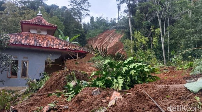 Pemkab Siapkan Opsi Relokasi Rumah Korban Longsor Campakawarna