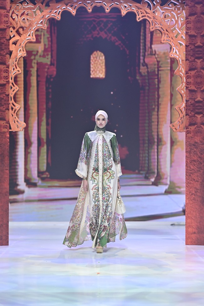 Mandjha by Ivan Gunawan menyapa pencinta modest fashion Tanah Air dengan memperkenalkan koleksi Lebaran bertajuk Mediterranean Serenity. Koleksi yang terinspirasi dari eksotisme kawasan Mediterania dan pesona klasik Andalusia ini dihadirkan dalam gelaran Garis Poetih Raya Festival 2026. Foto: Dok. Mandjha Ivan Gunawan.