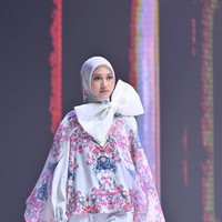 Koleksi lengkap yang terdiri dari busana wanita, mukena, hingga menswear telah tersedia di 17 toko resmi Mandjha Hijab di seluruh Indonesia serta kanal digital terverifikasi. Foto: Dok. Mandjha Ivan Gunawan.