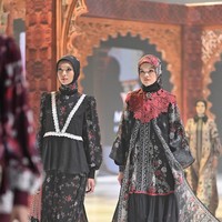 Koleksi ini mencakup beragam item seperti blouse, dress, one set, outer, skirt, pants, hingga hijab.  Foto: Dok. Mandjha Ivan Gunawan.