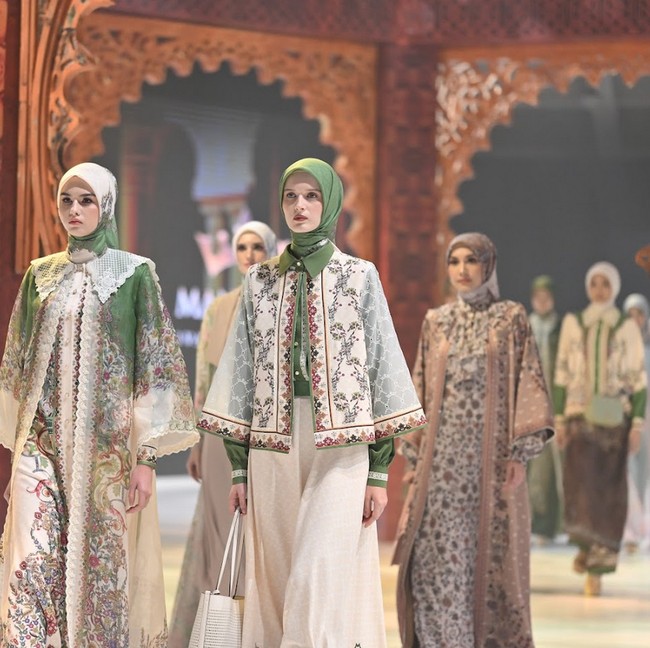 Foto Koleksi Raya 2026 Mandjha Hijab by Ivan Gunawan, Terinspirasi Meditarania