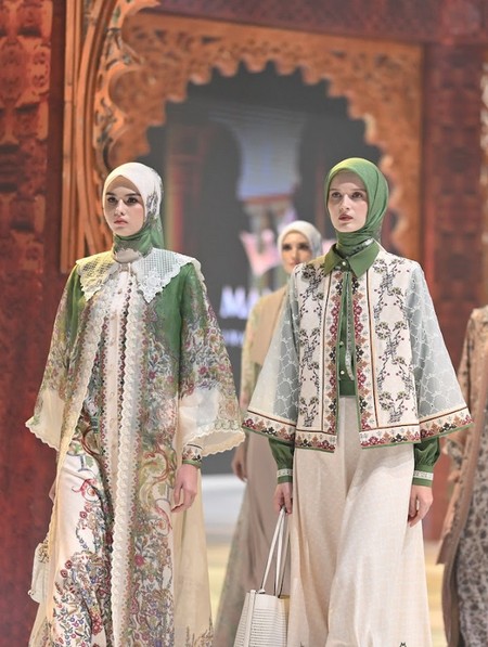 Foto Koleksi Raya 2026 Mandjha Hijab by Ivan Gunawan, Terinspirasi Meditarania