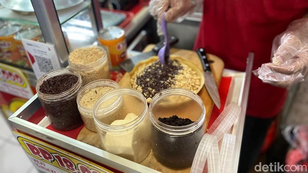 Ada Martabak Topping Komplet Rp 15.000 di Pasar 8 Alam Sutera
